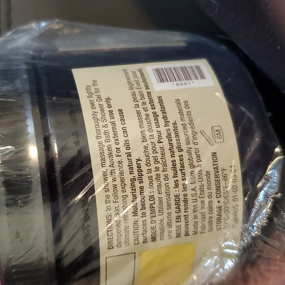 Sealed Sea salt scrub Awaken Aromassentials - Picture 3 of 3